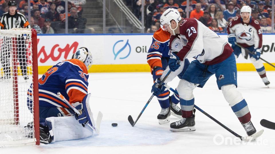 Colorados Star-Stürmer Nathan MacKinnon (Nr. 29) erzielte im Penaltyschießen den entscheidenden Treffer. Bild: JASON FRANSON/The Canadian Press/AP/dpa