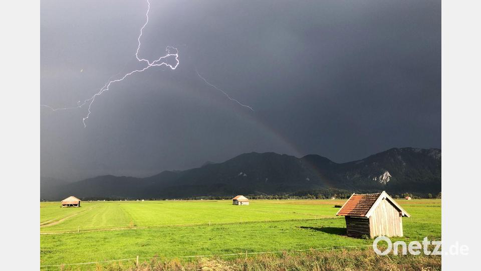 Das Alpenvorland gilt generell als blitzreich. (Archivfoto) Bild: Valentin Gensch/dpa/dpa-tmn