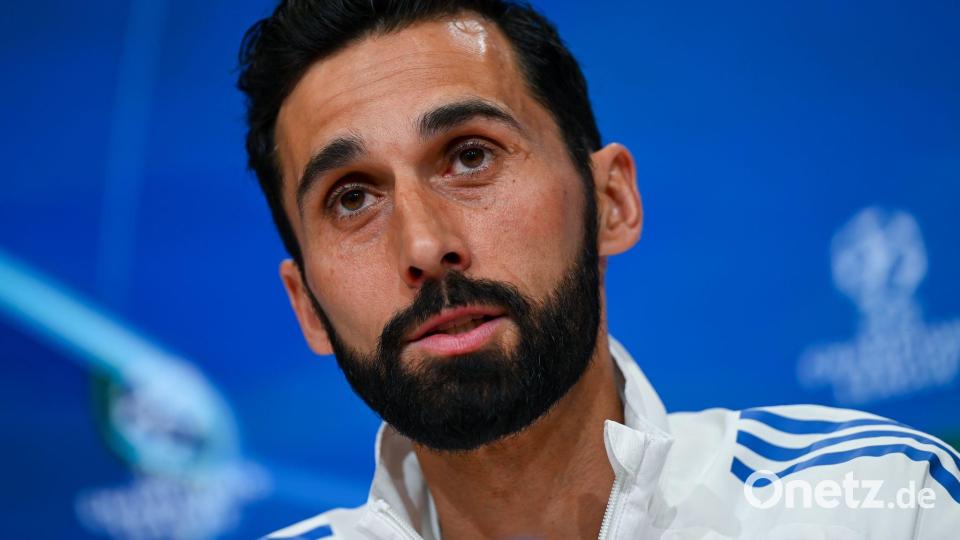 Real-Trainer Álvaro Arbeloa bei der Pressekonferenz in München. Bild: Sven Hoppe/dpa