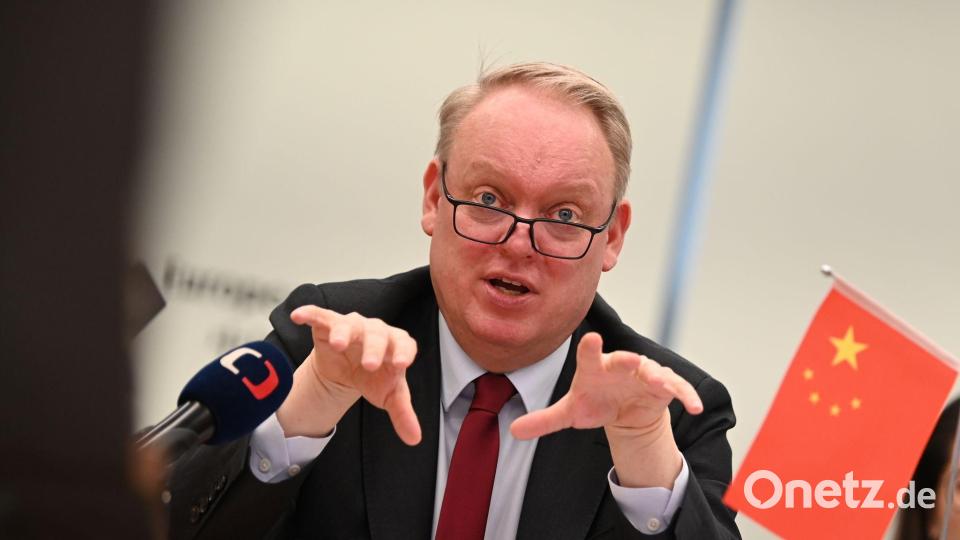 Kammerpräsident Eskelund sieht Gefahr durch China für europäische Firmen mancher Branchen. Bild: Johannes Neudecker/dpa