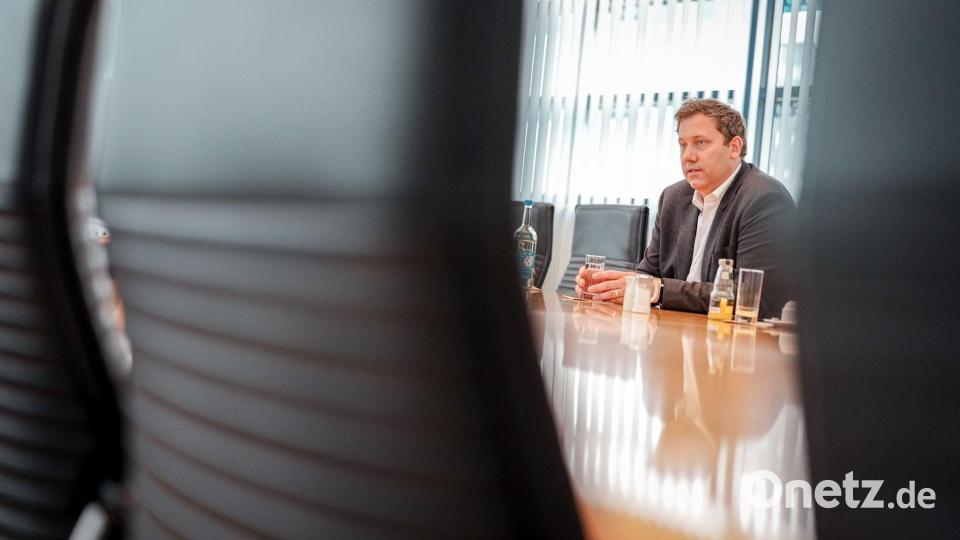 Finanzminister Klingbeil im Interview im Willy-Brandt-Haus Bild: Kay Nietfeld/dpa