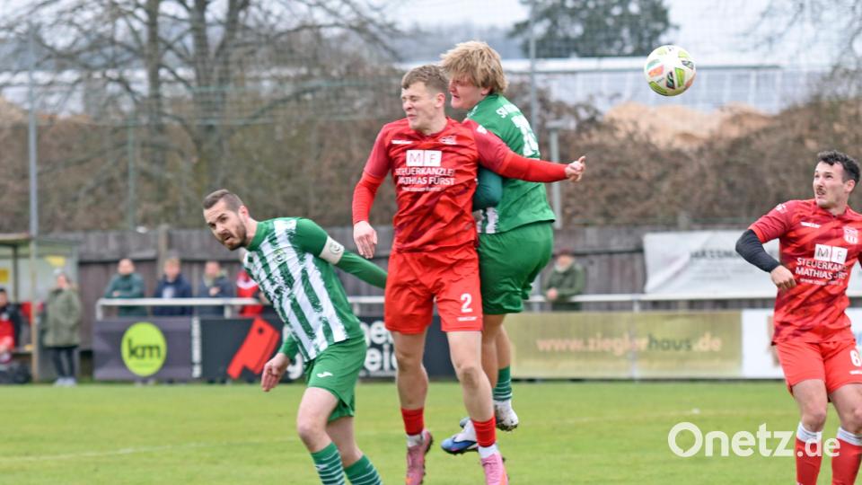 Der SV Mitterteich besiegte am Dienstag den TSV Waldershof mit 2:0. Das Bild zeigt eine Szene im Waldershofer Strafraum. Bild: Gebert