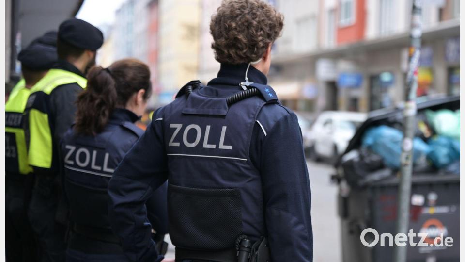 Bei der Aktion ging es unter anderem um mögliche Schwarzarbeit und unversteuerte Tabakprodukte. Bild: Malin Wunderlich/dpa