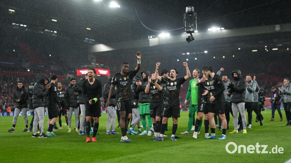 Paris Saint-Germain-Spieler feiern ihren Sieg. Bild: Jon Super/AP/dpa