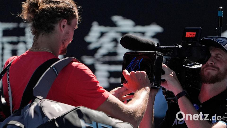 Dass Fans interessante Einblicke gewinnen möchten, versteht Zverev. Manche Kameraaufnahmen gehen ihm aber zu weit. (Archivbild) Bild: Asanka Brendon Ratnayake/AP/dpa