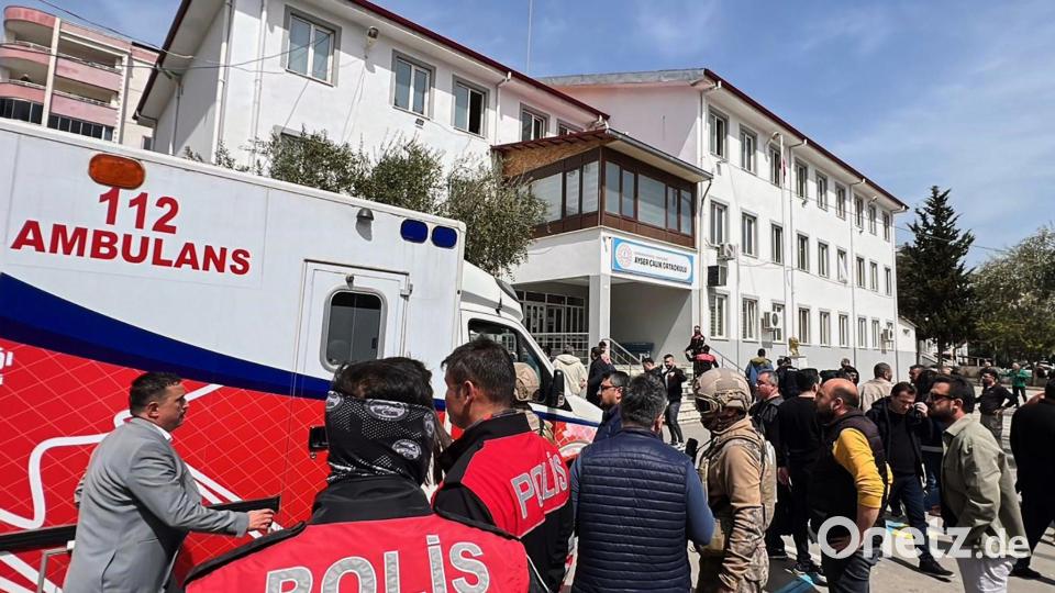 Schüler schildern Chaos nach den Schüssen. Bild: IHA/IHA via AP/dpa