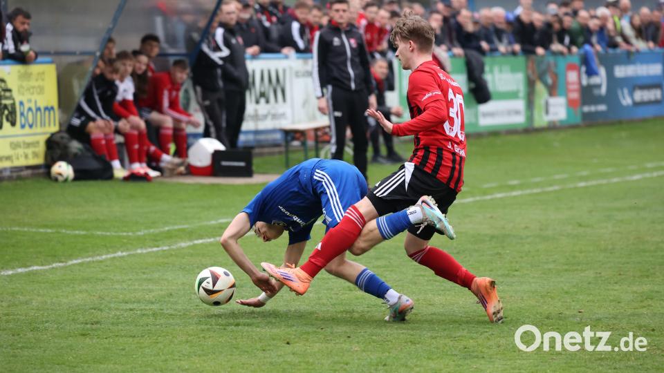 Szenen aus dem Landesliga-Derby zwischen dem SV Etzenricht und dem SC Luhe-Wildenau. Bild: Jaeschke