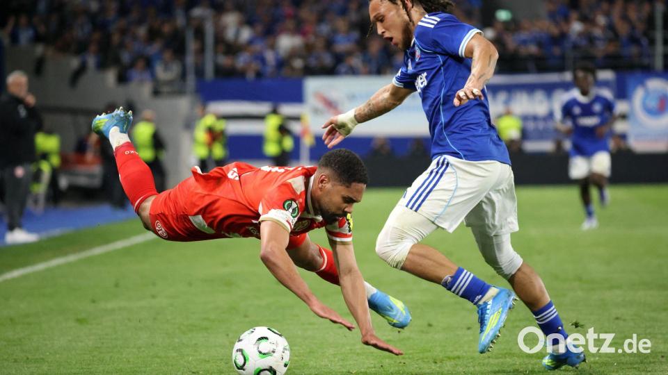 Bauchlandung für Phillipp Mwene in Straßburg. Bild: Philipp von Ditfurth/dpa