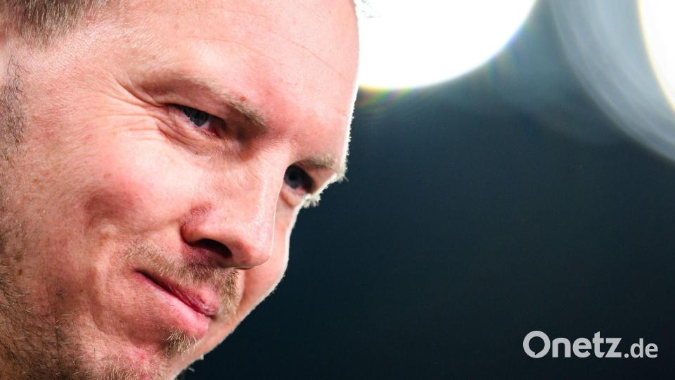 Julian Nagelsmann lächelt im Spiel gegen die Schweiz. (Archivbild) Bild: Tom Weller/dpa