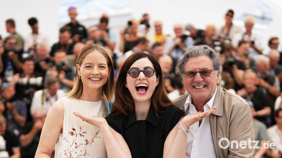 Jodie Foster, Regisseurin Rebecca Zlotowski und Daniel Auteuil in Cannes im Mai 2025. (Archivbild) Bild: Scott A Garfitt/Invision/AP/dpa