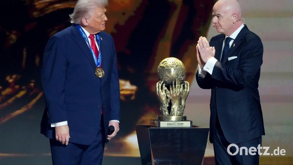Bekräftigt die Teilnahme des Irans an der WM in den USA: FIFA-Präsident Gianni Infantino. (Archivbild) Bild: Chris Carlson/AP/dpa