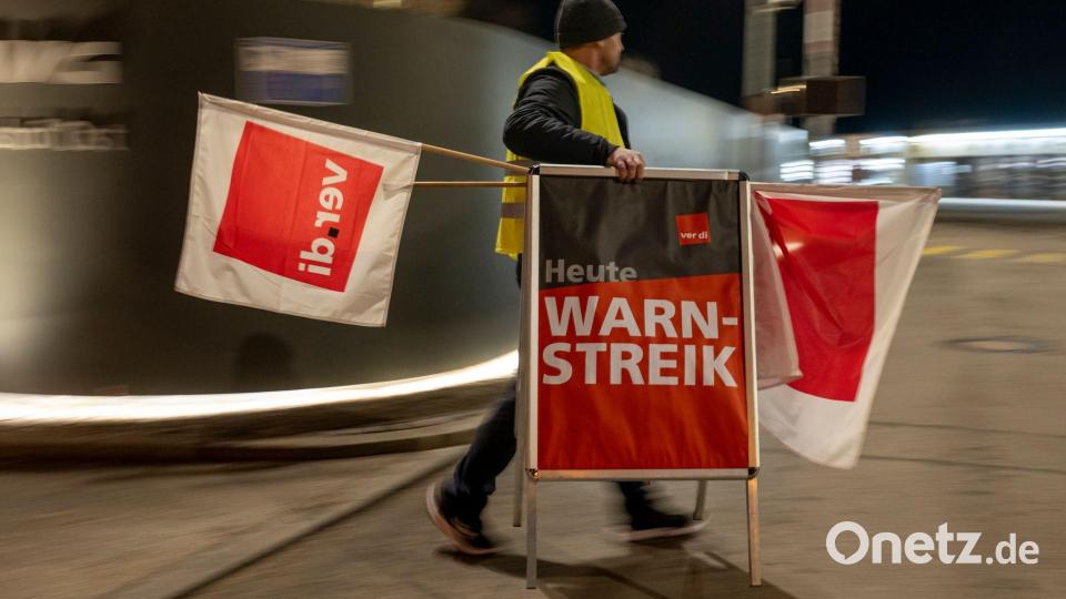 Geht alles gut, haben die Fahrgäste im bayerischen Nahverkehr jetzt erst mal Ruhe vor weiteren Warnstreiks. (Archivbild) Bild: Peter Kneffel/dpa