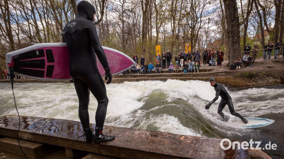 Das kurze österliche Intermezzo an der Welle lockte viele Schaulustige. (Archivfoto) Bild: Peter Kneffel/dpa