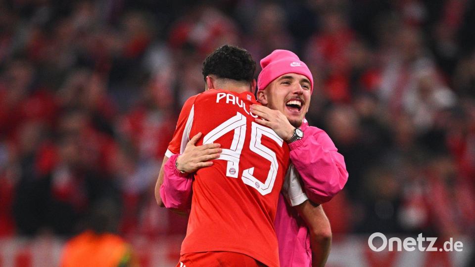 Von Kopf bis Fuß in Pink: Bayern Münchens Nachwuchskicker Lennart Karl. Bild: Tom Weller/dpa