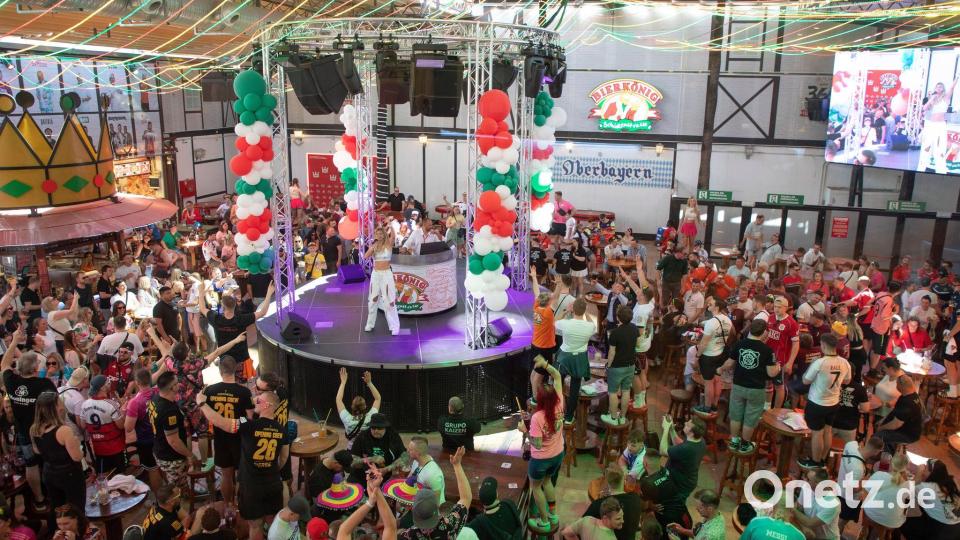 Die Ballermann-Saison wurde am Donnerstag offiziell eröffnet. Bild: Clara Margais/dpa