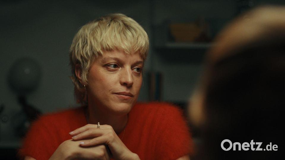 Faligant verkörpert mit ihrem zarten französischen Akzent eine notwendige Entrücktheit. Bild: Felix Pflieger/DCM Film/dpa