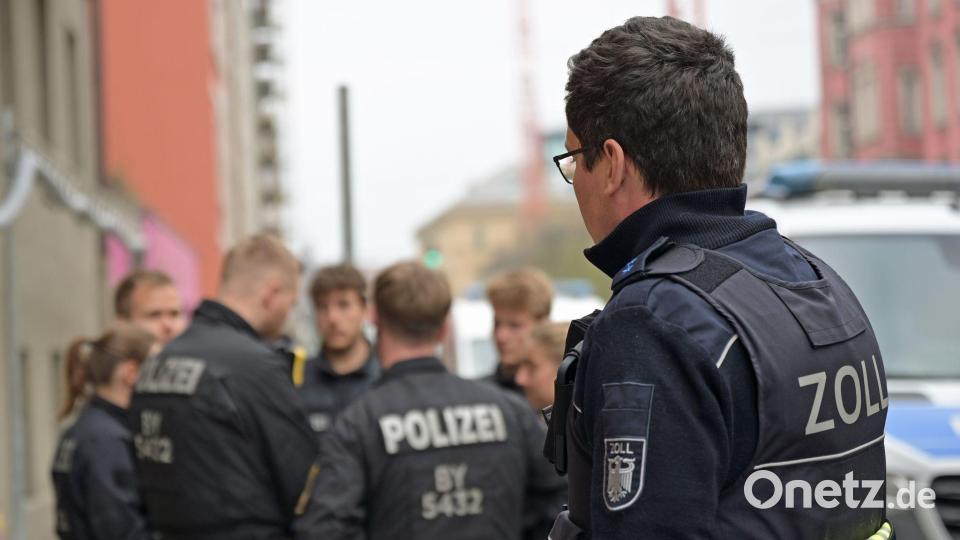 Rund 400 Kräfte kamen von der Polizei, etwa 130 weitere vom Zoll. (Archivbild) Bild: Malin Wunderlich/dpa
