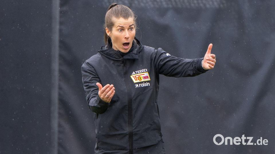 Für die Union-Profis gab es im Training klare Ansagen von Marie-Louise Eta. Bild: Matthias Koch/dpa