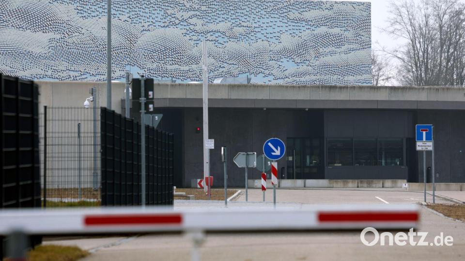 Bei den Vorwürfen geht es vor allem um das Einsperren von Insassen in sogenannten besonders gesicherten Hafträumen. (Archivbild) Bild: Karl-Josef Hildenbrand/dpa