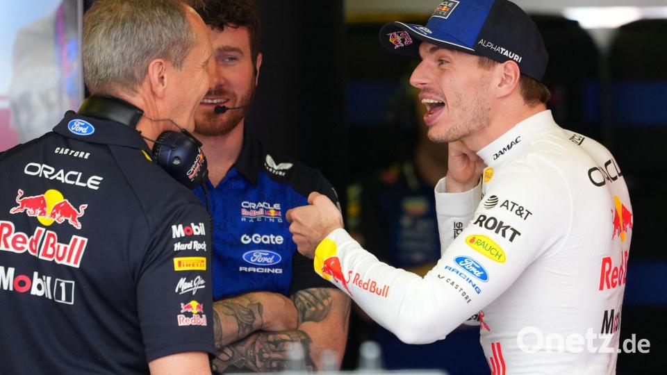 Spaß im Team: Max Verstappen hat Red Bull viel zu verdanken. (Archivbild) Bild: Scott Barbour/AP/dpa