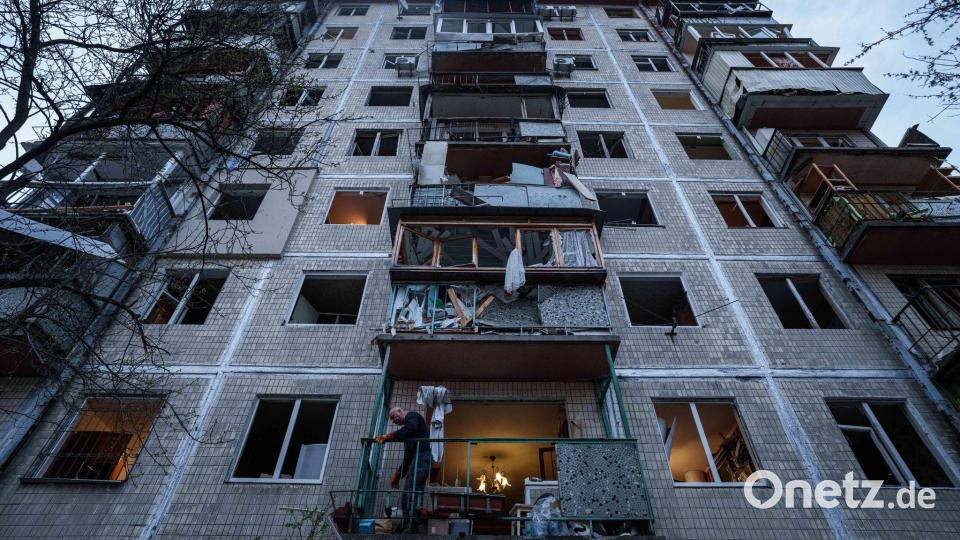 Nach heftigen russischen Angriffen beklagt die Ukraine fast 20 Tote. Bild: Evgeniy Maloletka/AP/dpa