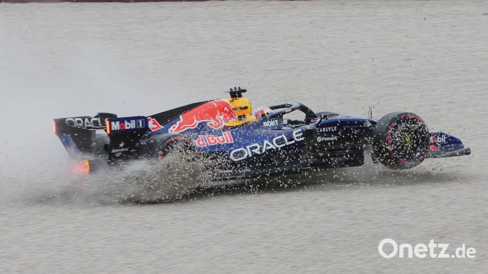 Mit dem Red Bull auf Abwegen: Max Verstappens Dienstwagen ist nicht titeltauglich Bild: Asanka Brendon Ratnayake/AP/dpa