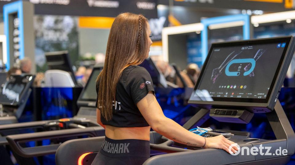 Eine Fibo-Besucherin beim Training. Bild: Thomas Banneyer/dpa