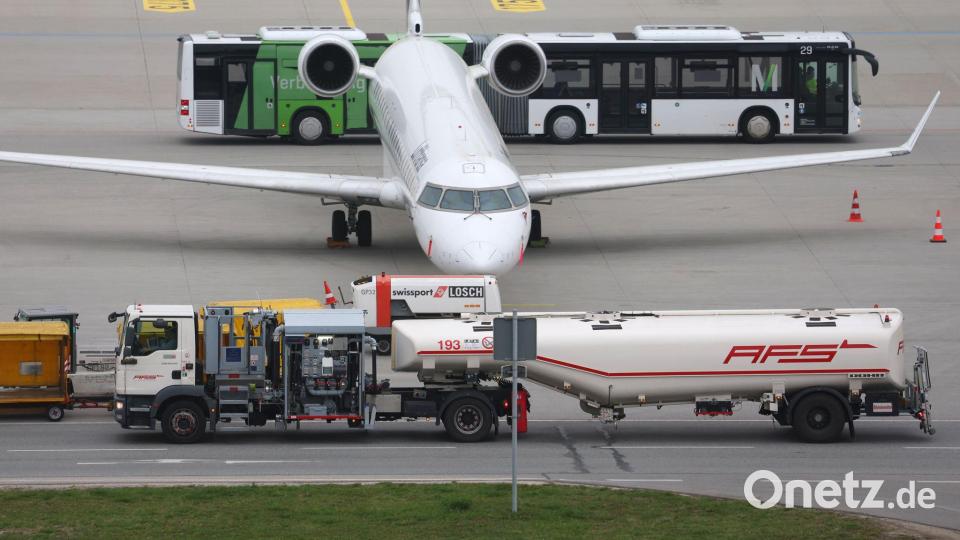 Knappheit bei Kerosin könnte das Fliegen teurer machen. Bild: Karl-Josef Hildenbrand/dpa