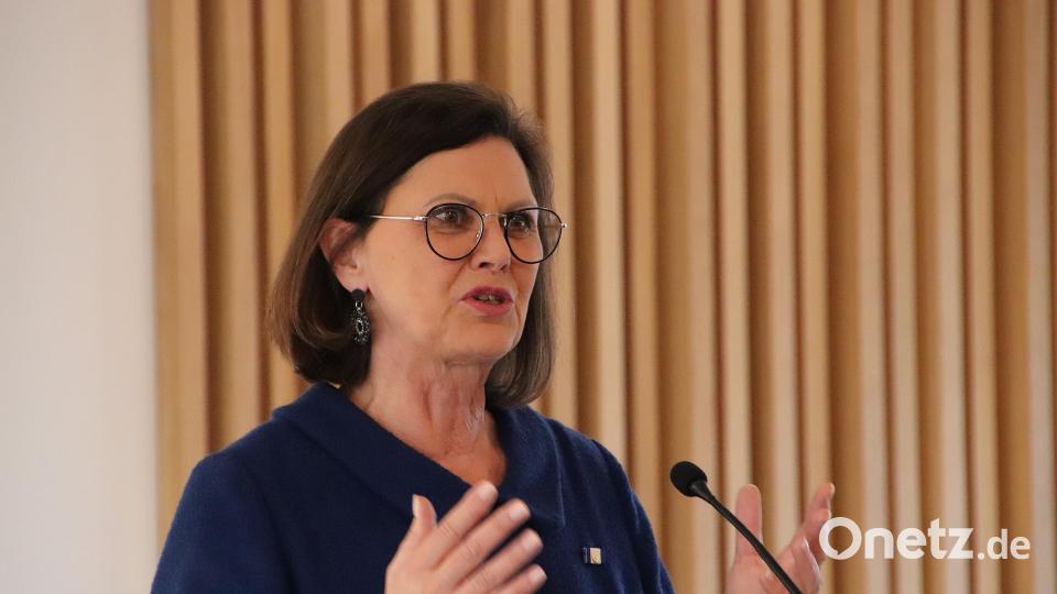 „Gerade in kleineren Gemeinden zeigt sich, wie viel durch ehrenamtliches Engagement bewegt werden kann", betonte Ilse Aigner. Bild: Thomas Dobler