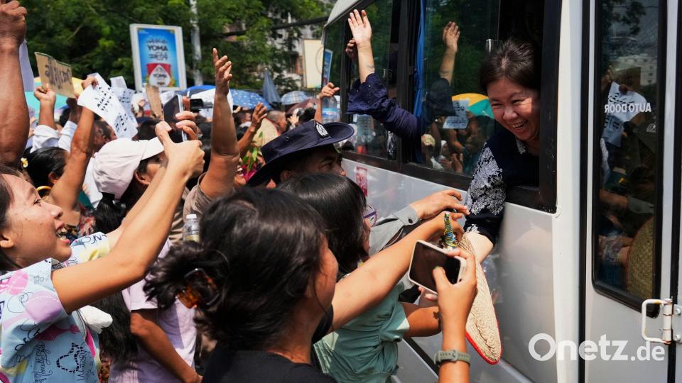 Die Freude bei den Angehörigen war groß. Bild: Thein Zaw/AP/dpa