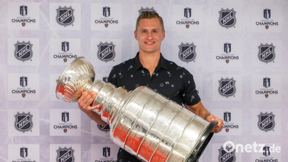 Nationalstürmer Nico Sturm von Minnesota Wild wurde vergangenes Jahr Stanley-Cup-Sieger mit Florida. (Archivbild) Bild: Peter Kneffel/dpa