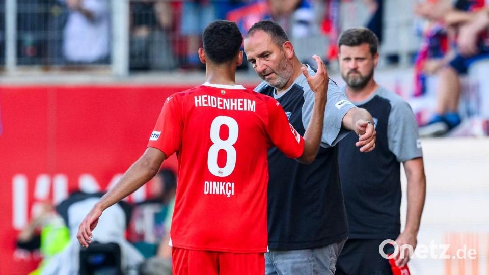 „Wenn Eren Hilfe braucht, kriegt er sie“: Frank Schmidt ist für seinen Schützling da. (Archivbild) Bild: Tom Weller/dpa