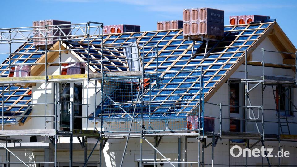 Die bayerischen Sparkassen haben deutlich mehr private Immobilienkredite vergeben. (Archivbild) Bild: Sven Hoppe/dpa