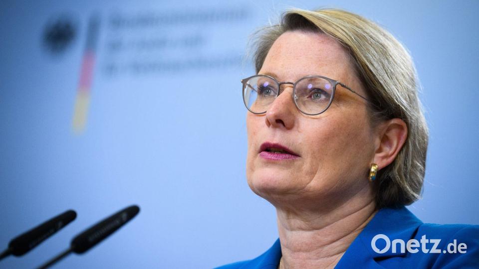 Justizministerin Stefanie Hubig will den Kampf gegen digitale Gewalt erleichtern. Bild: Bernd von Jutrczenka/dpa