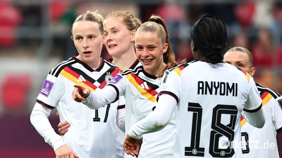 Die WM-Quali dürfte für die DFB-Elf um Vivien Endemann (M) zur Formsache werden. Bild: Daniel Karmann/dpa