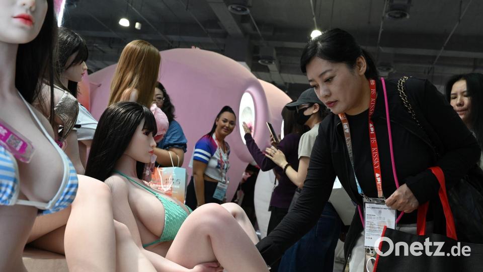 KI-gesteuerte Sexpuppen sind der Entwicklungstrend der Branche. Bild: Johannes Neudecker/dpa