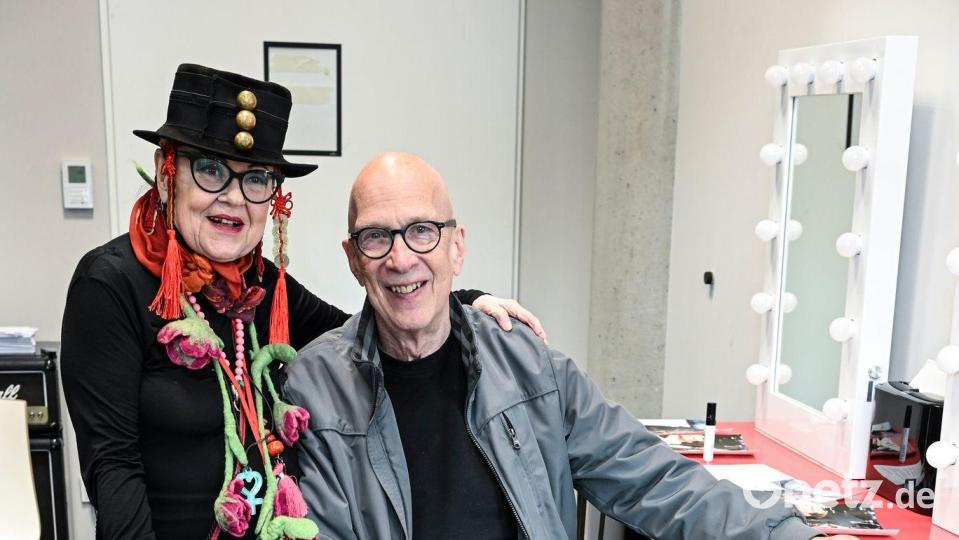 Die beiden kennen sich schon lange: Ina Deter und Micki Meuser. Bild: Jens Kalaene/dpa