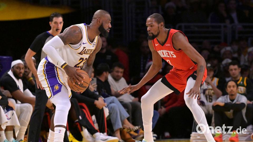 Duellierten sich bereits in den Finals: James und Durant. (Archivbild) Bild: Jayne Kamin-Oncea/AP/dpa