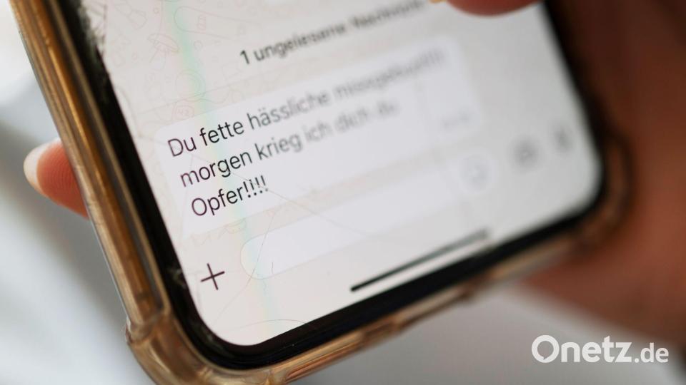 Hassbotschaften und Demütigungen können für die Betroffenen massive Folgen haben. (Symbolbild) Bild: Marijan Murat/dpa
