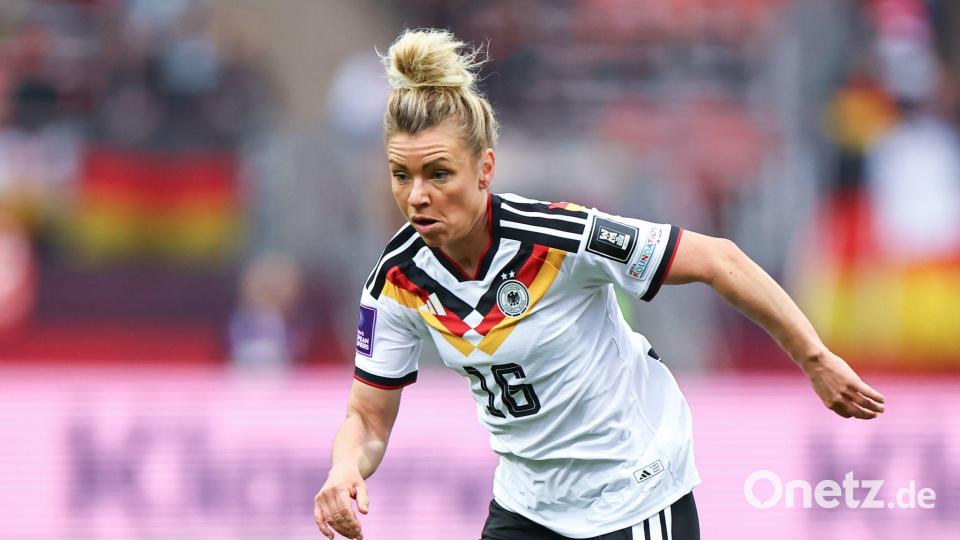 Ballgewandt: Linda Dallmann. Bild: Daniel Karmann/dpa