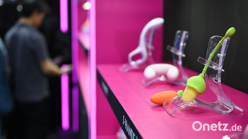 Sexspielzeuge werden immer unscheinbarer, etwa in Form von Früchten. Bild: Johannes Neudecker/dpa