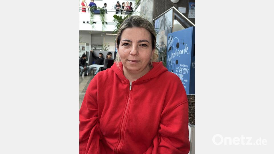Daniela, die aus Albanien stammt, arbeitet schon und ist noch im Sprachkurs, um ihr Deutsch zu verbessern. Bild: ge