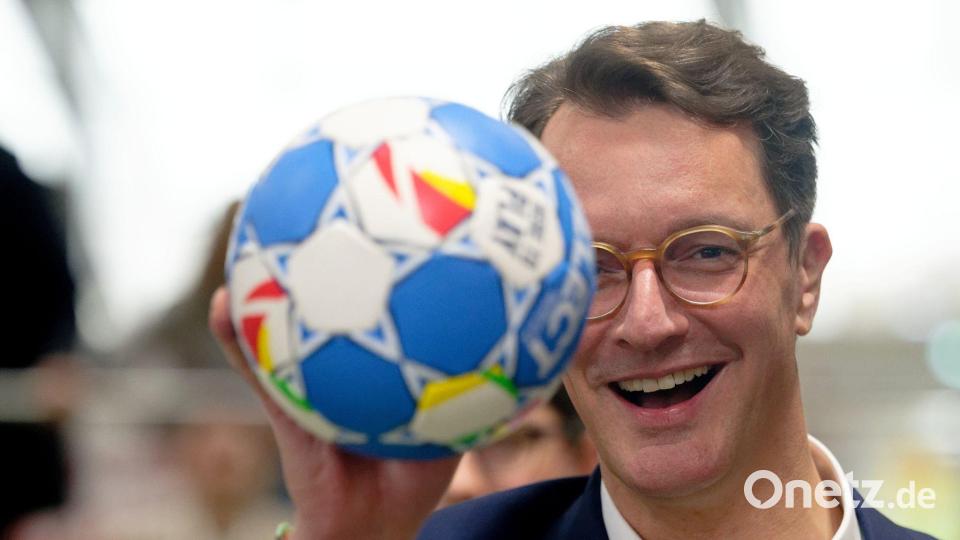 Hendrik Wüst wirbt für spektakuläre, kompakte und nachhaltige Spiele in NRW. (Archivbild) Bild: Henning Kaiser/dpa