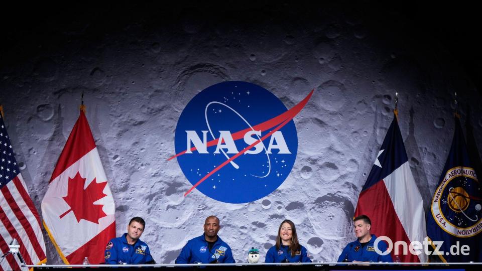 Die „Artemis-2“-Besatzung der NASA - die NASA-Astronauten Reid Wiseman, Victor Glover und Christina Koch sowie der Astronaut Jeremy Hansen von der kanadischen Weltraumbehörde (CSA) - sprechen während einer Pressekonferenz in Houston. Bild: Ashley Landis/AP/dpa