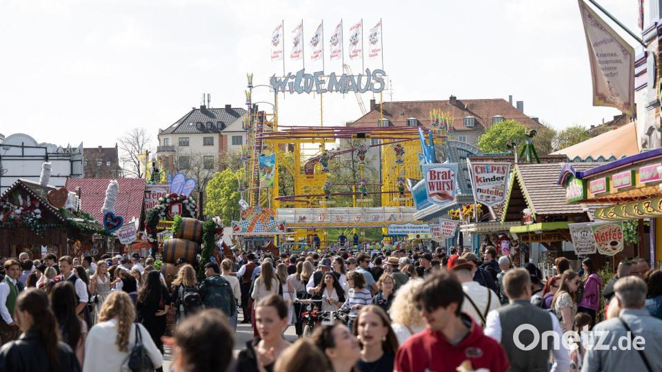Die „kleine Wiesn“ dauert erstmals drei Wochen. Bild: Lukas Barth-Tuttas/dpa