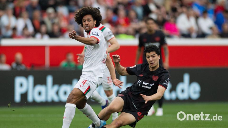 Leverkusens Ibrahim Maza im Duell mit Augsburgs Han-Noah Massengo. Bild: Rolf Vennenbernd/dpa