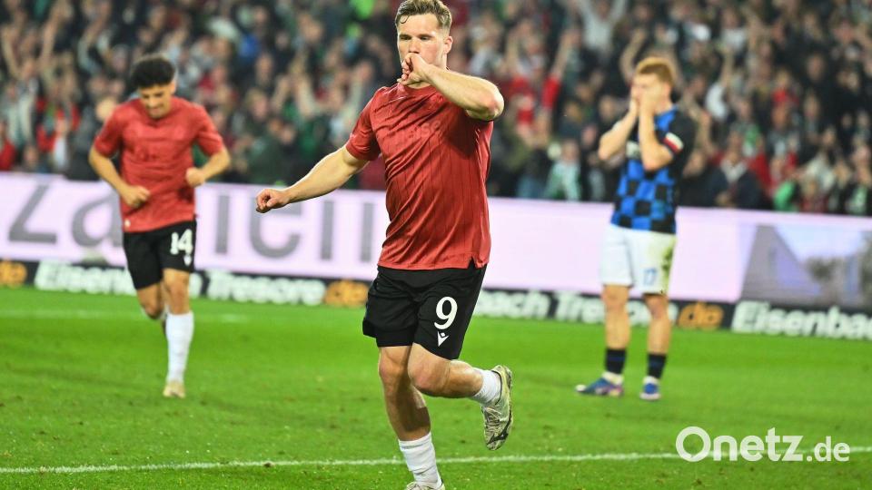 96-Stürmer Benjamin Källman gelang der 1:1-Ausgleich im Topspiel gegen den SC Paderborn. Bild: Swen Pförtner/dpa