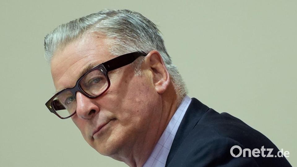 Auf Alec Baldwin kommt nun ein Zivilprozess zu. (Archivbild) Bild: Ramsay de Give/Pool AFP/AP/dpa