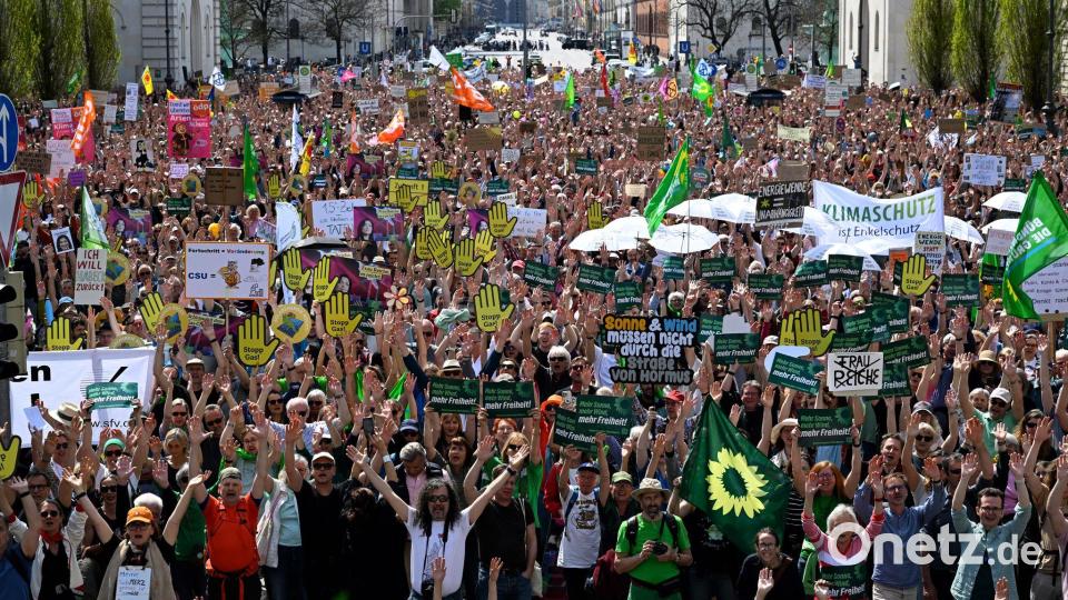 Zu der Kundgebung in München hatten der Bund Naturschutz in Bayern, Fridays For Future, Greenpeace und das Umweltinstitut München aufgerufen. Bild: Felix Hörhager/dpa