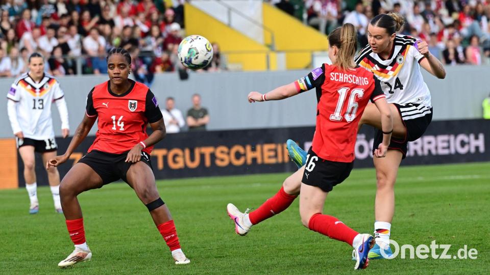 Erstmals in der DFB-Startelf: Bremens Larissa Mühlhaus (r.) beim Schussversuch. Bild: Expa/ Reinhard Eisenbauer/APA/dpa